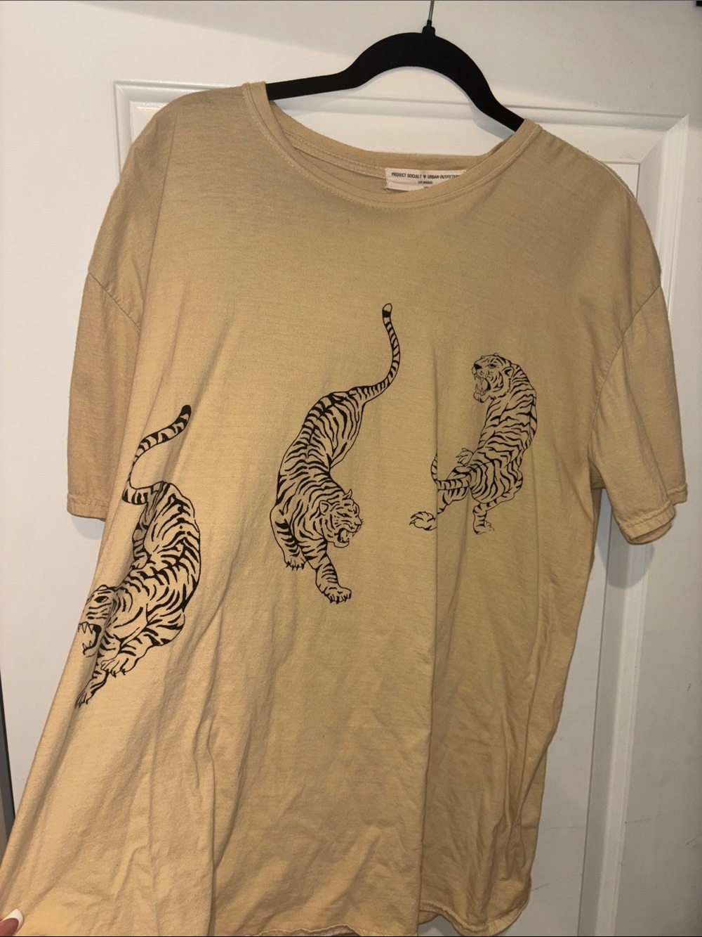 Women’s Beige Tiger Graphic Tee